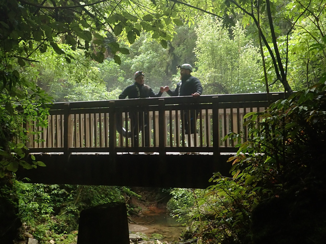 传奇黑水漂流公司-怀托摩洞穴必去景点