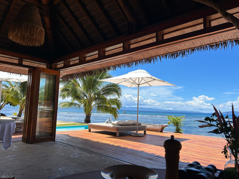 潮汐河段度假酒店主图