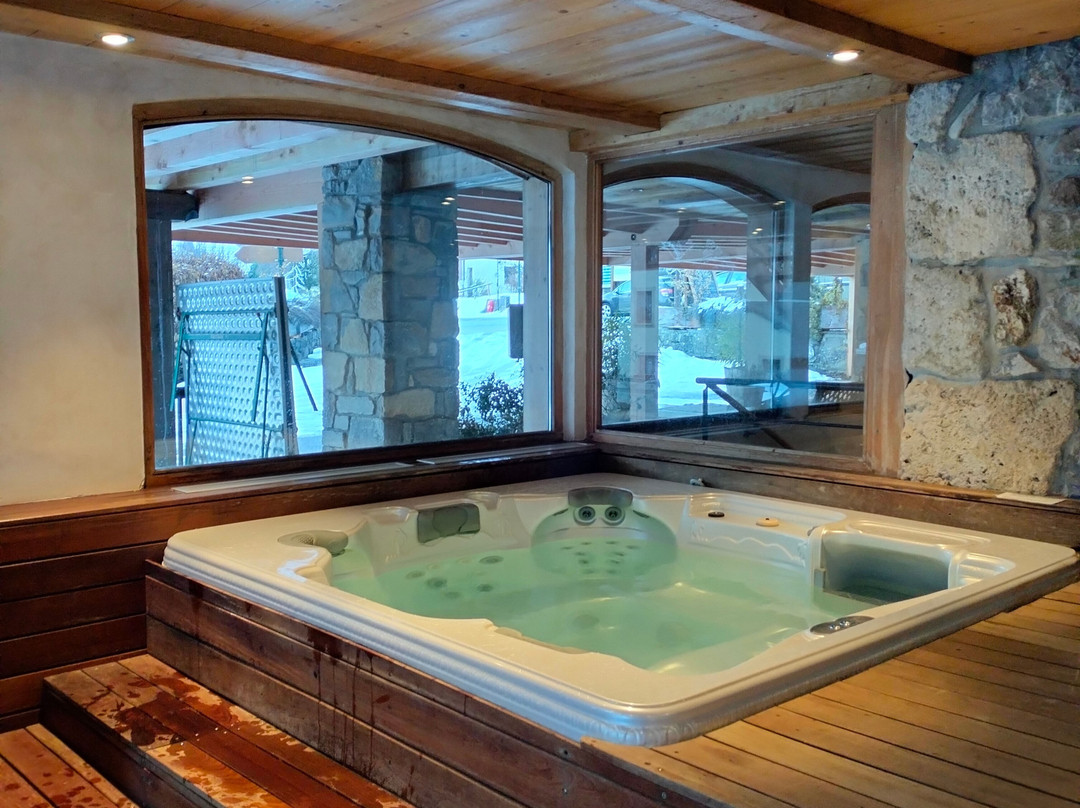 莫里永咖啡酒店主图