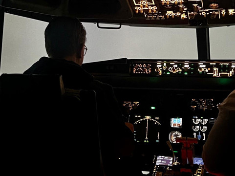 Simair737 Flight Simulators-切尔滕纳姆必去景点