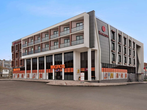 萨卡里亚亨德克温德姆华美达酒店主图