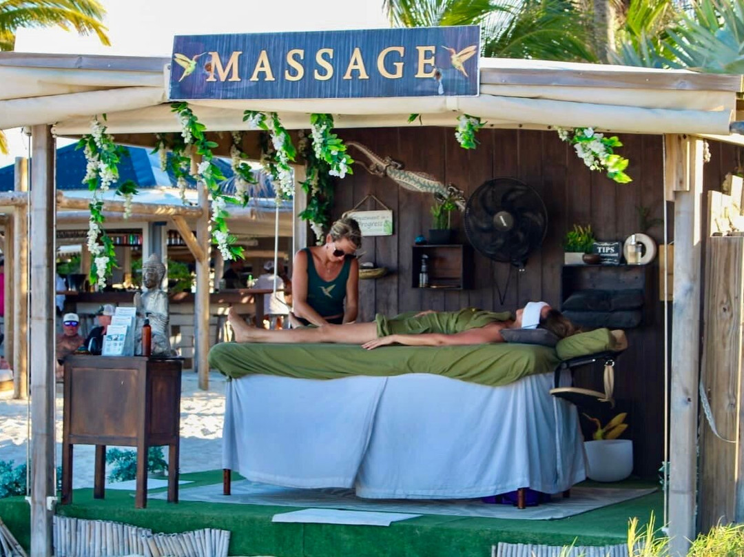 Colibri Massage Sxm-东方湾必去景点