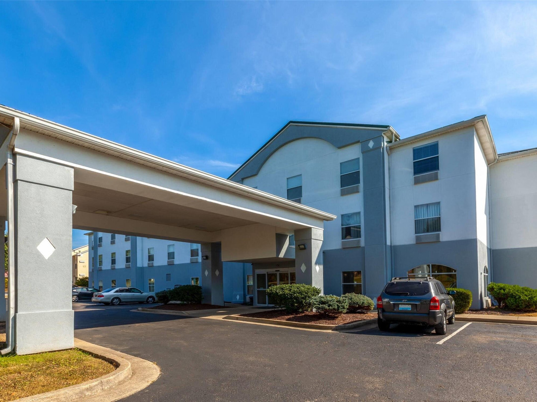 拉格兰奇温德姆速8酒店主图