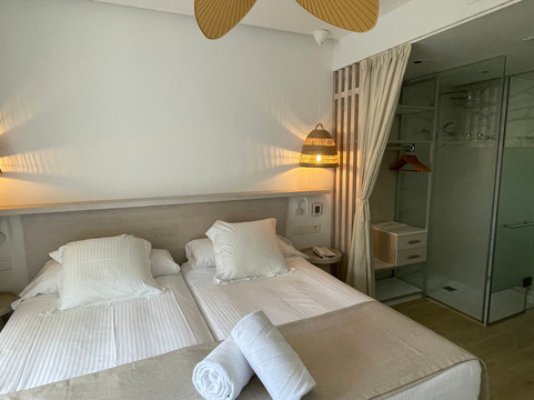 帕格拉瓦伦丁酒店-限成人主图