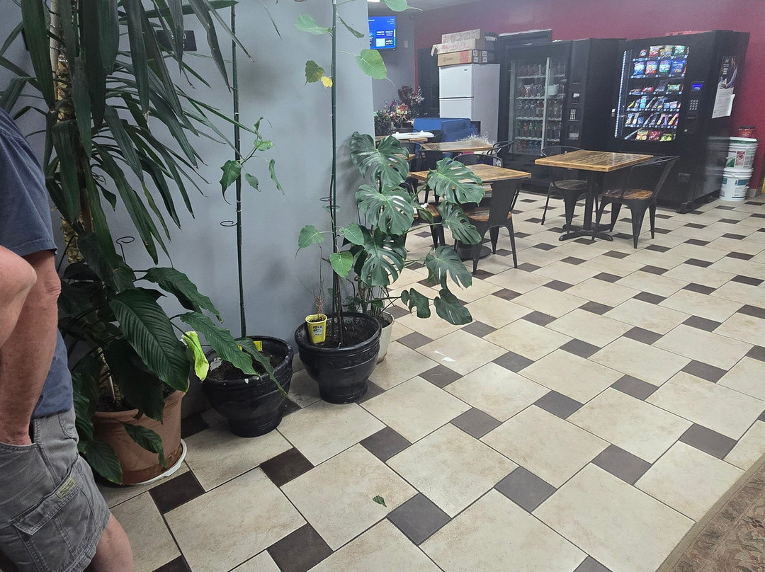 蒙特格尔速8酒店主图