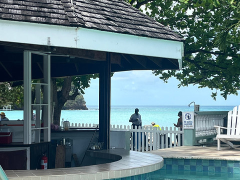 卡里纳格海滩度假酒店主图