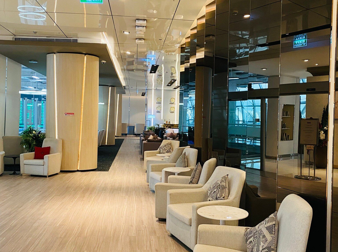 Miracle Lounge-Racha Thewa必去景点