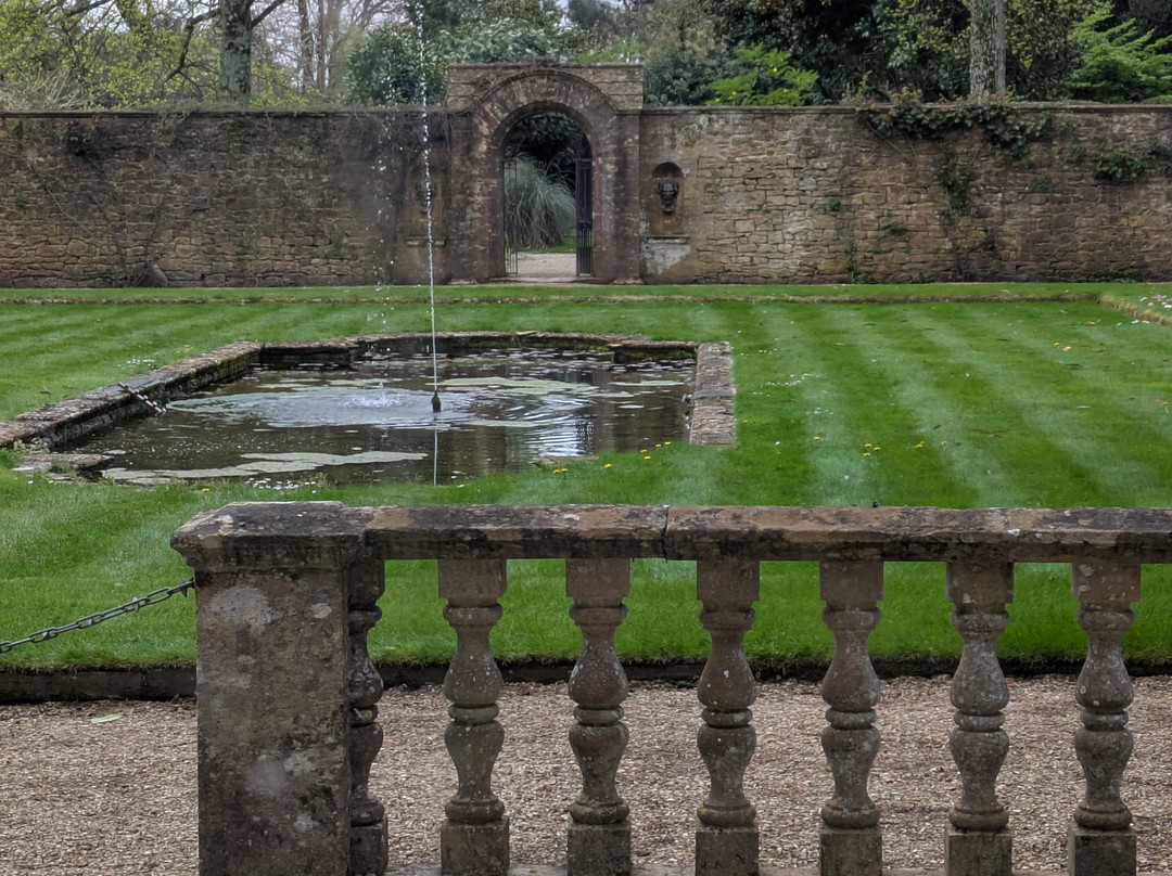 Athelhampton House and Gardens-多切斯特必去景点