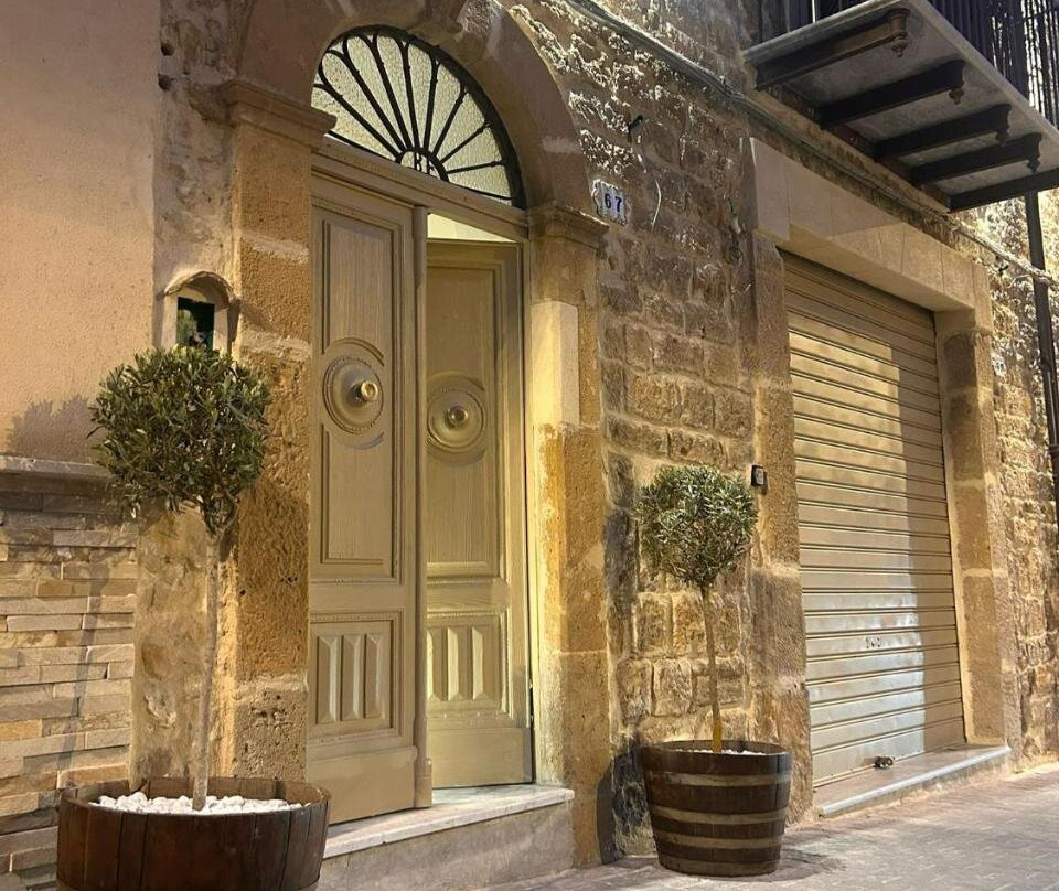Saro rooms