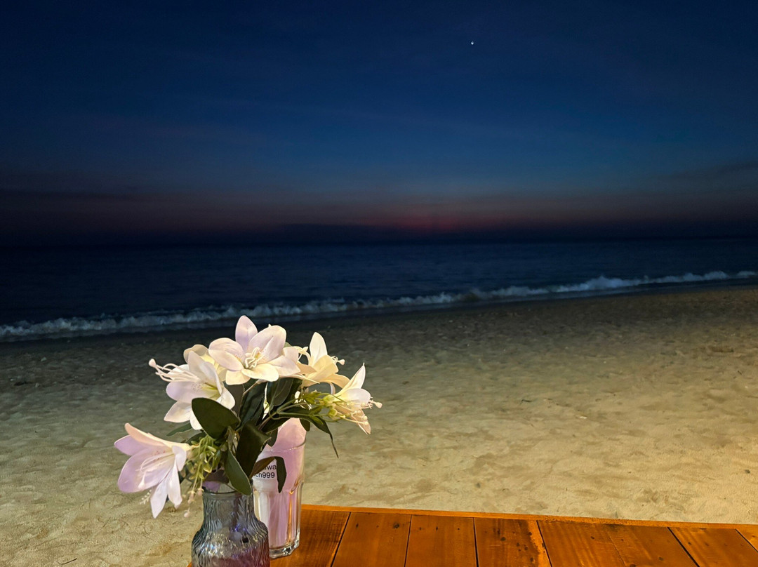 Thap Tawan Beach Restaurant & Bar
