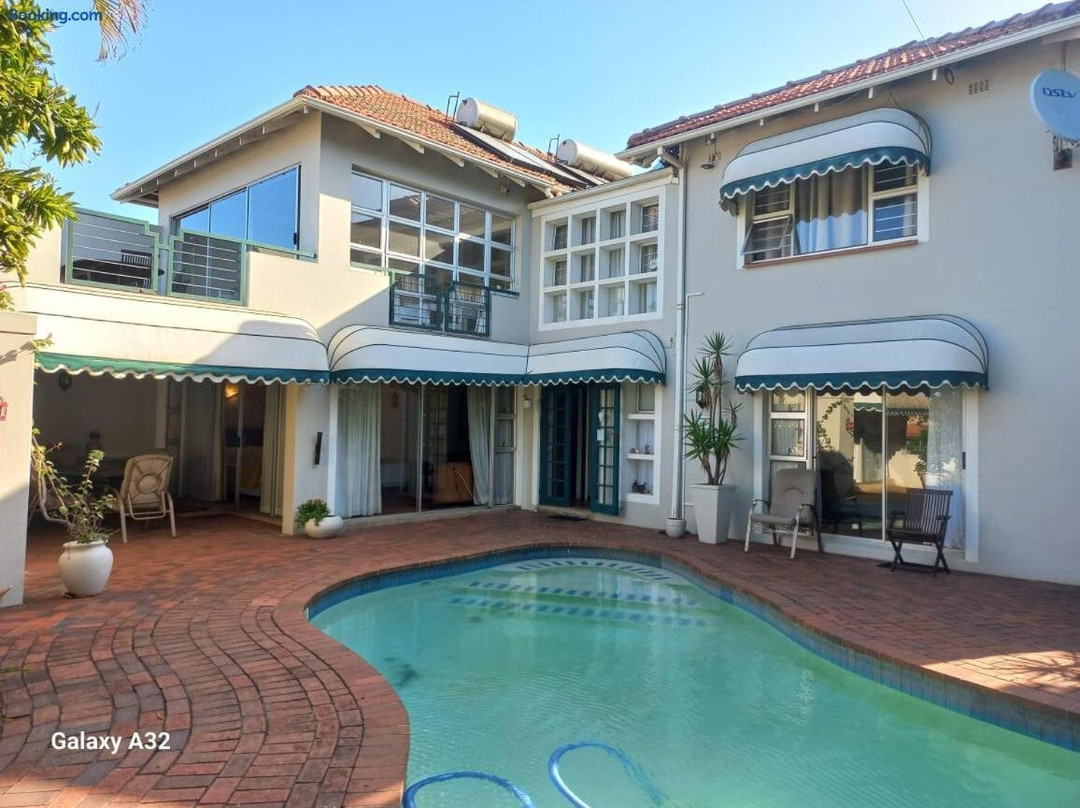 PJ'S Guest House
