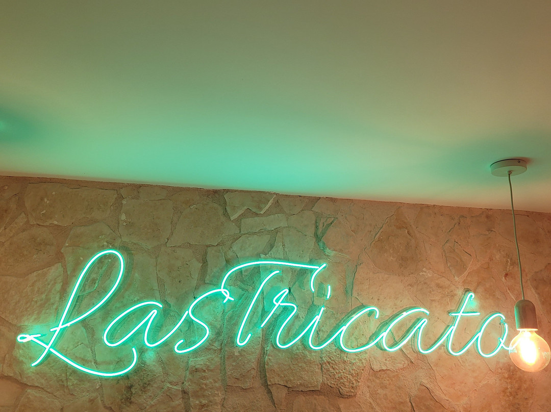 Las Tricato