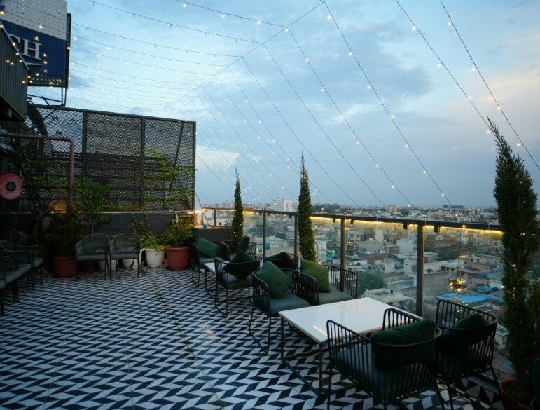 Mercury Lounge & Rooftop