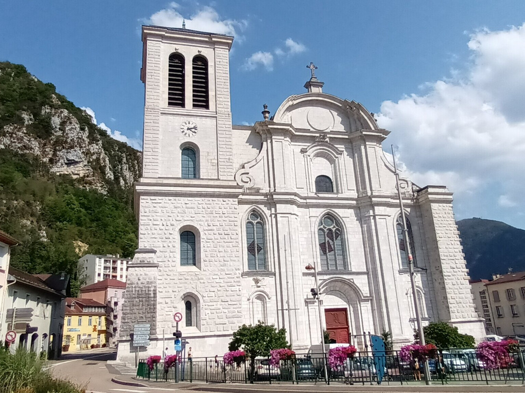 Cathédrale Saint-Pierre-圣克洛德必去景点