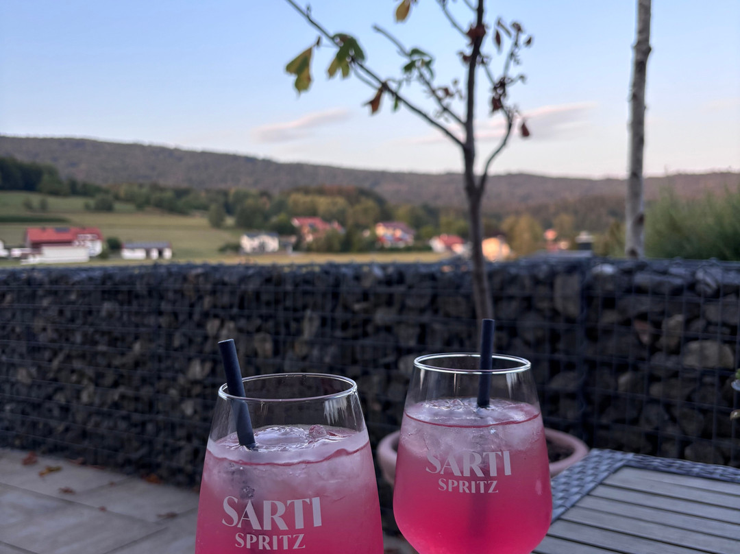 沼泽酒店主图
