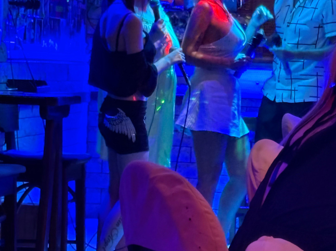 Maria's Famous Karaoke Fun Pub-Kavos必去景点
