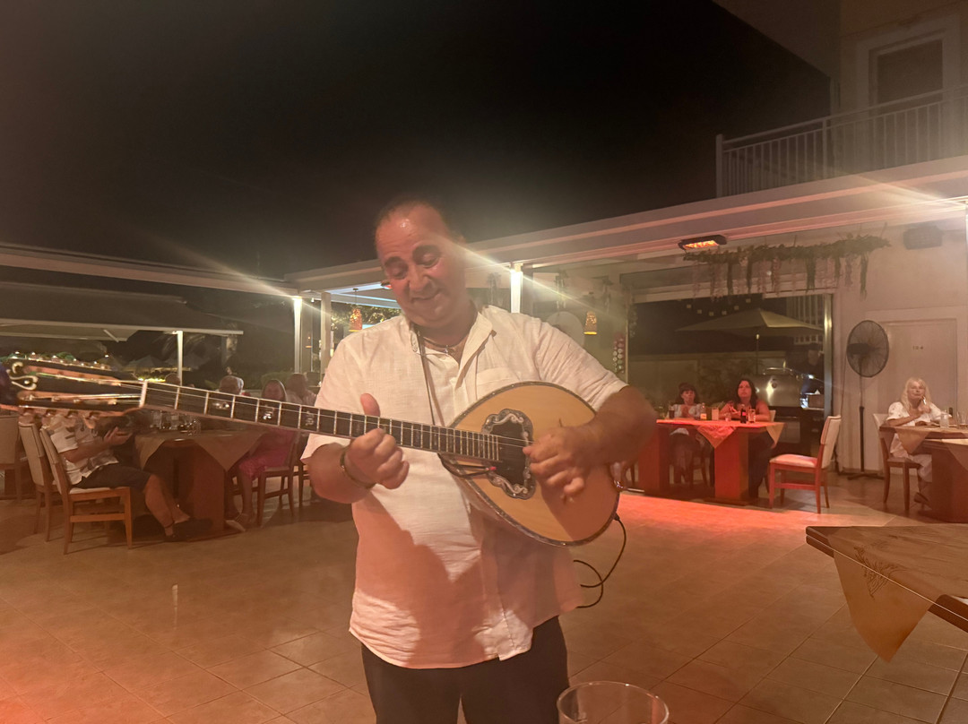 Three Brothers Pool Bar-Restaurant-Hotel主图