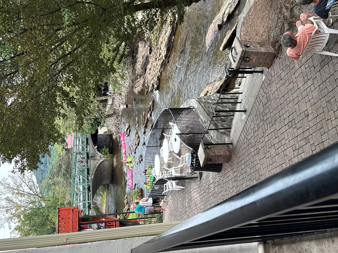 海伦多夫套房旅馆及会议中心主图