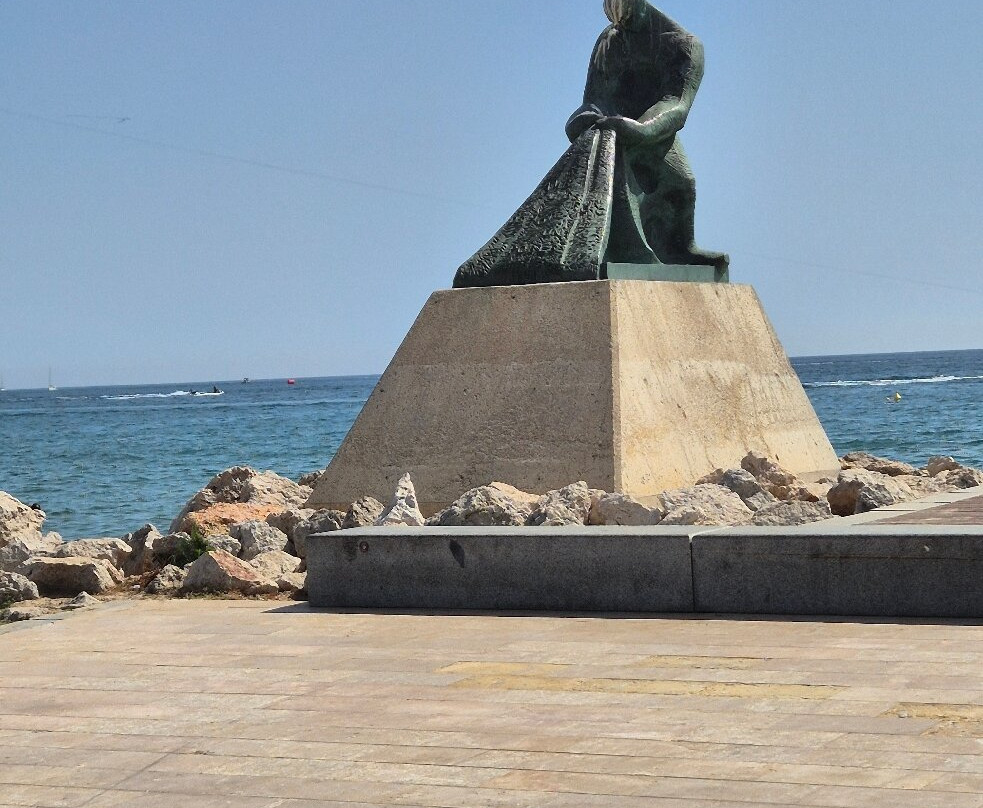 Monument Al Pescador-萨洛必去景点