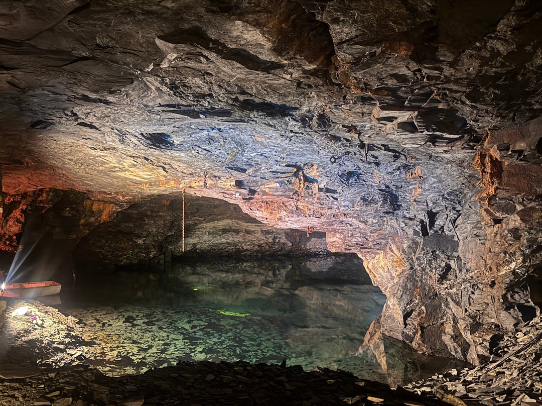Carnglaze Caverns-利斯卡德必去景点