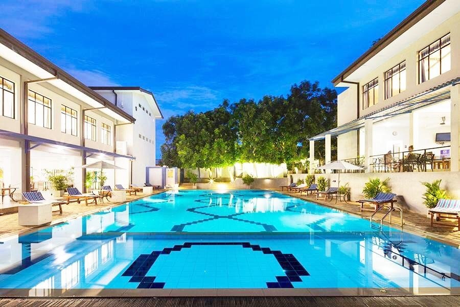 The Blue Wave Hotel主图