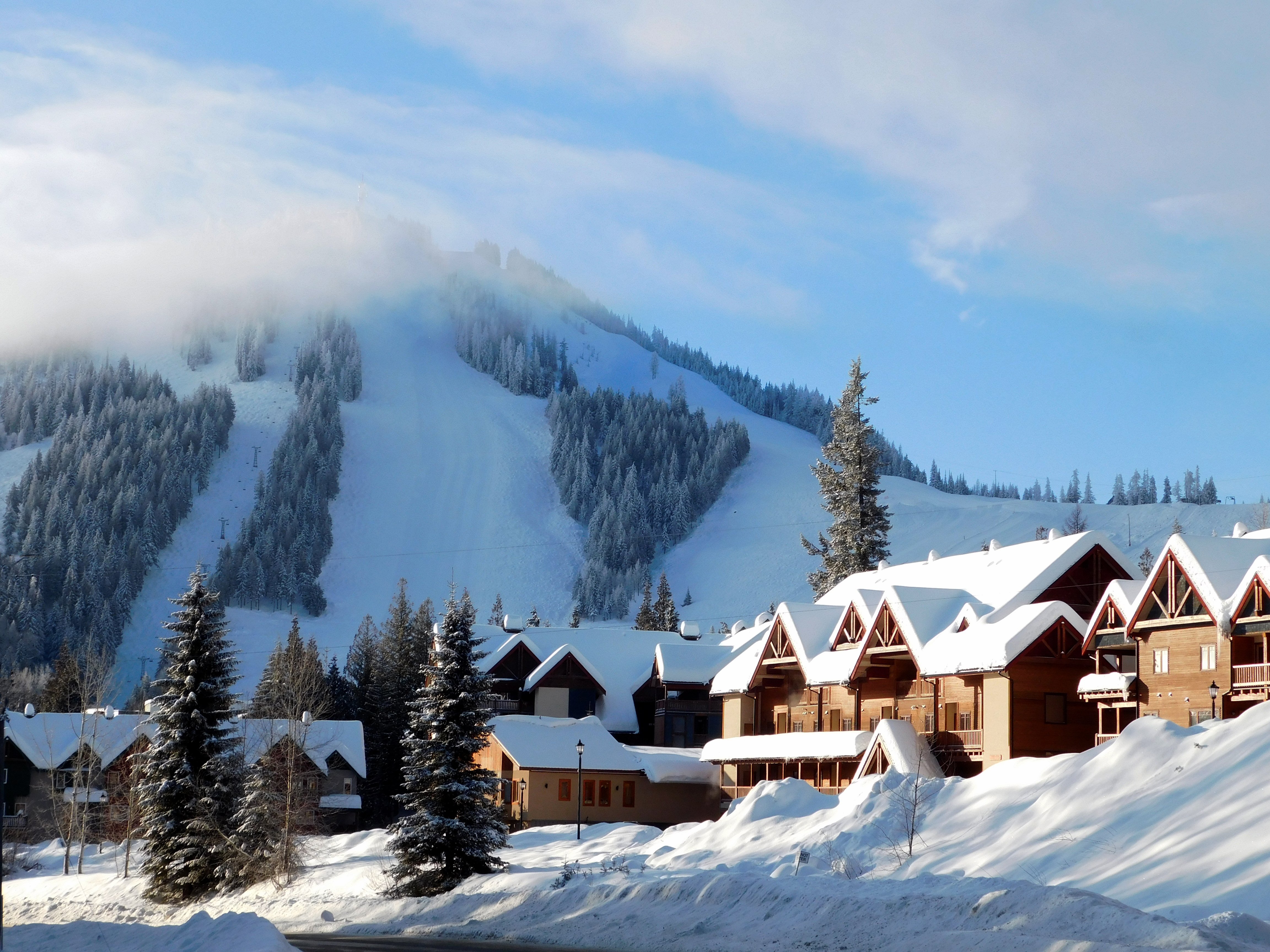Red Mountain Village-官方