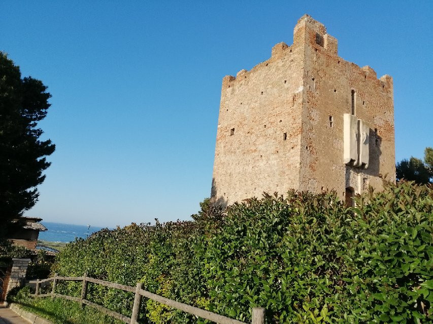 Torre di Montebello景点图片