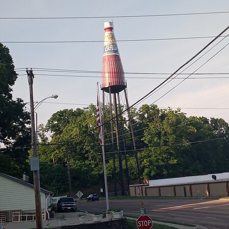 World's Largest Catsup Bottle-科林斯维尔必去景点