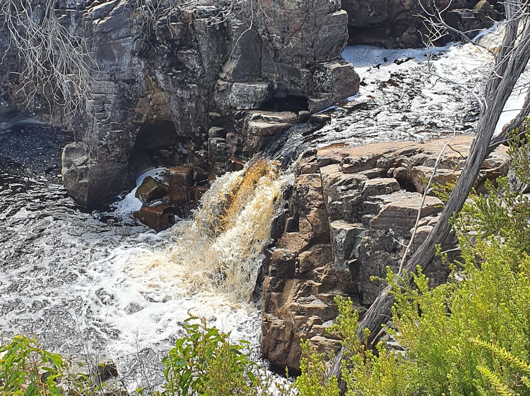 Nelson Bay River Falls景点图片