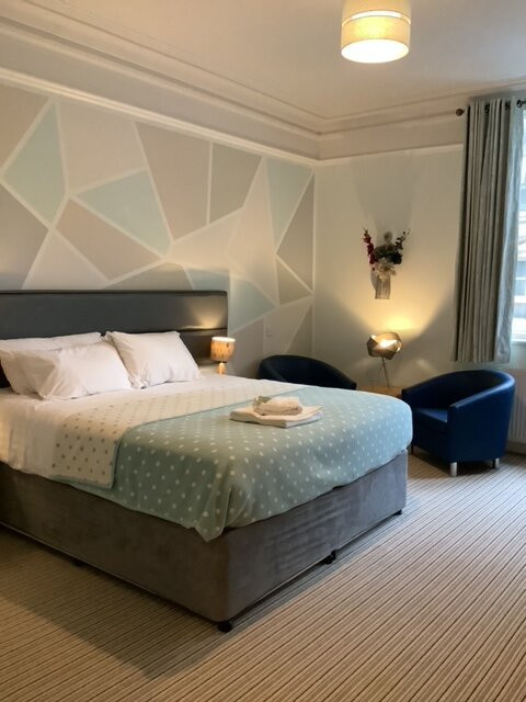 The Royal Hotel and Bar主图