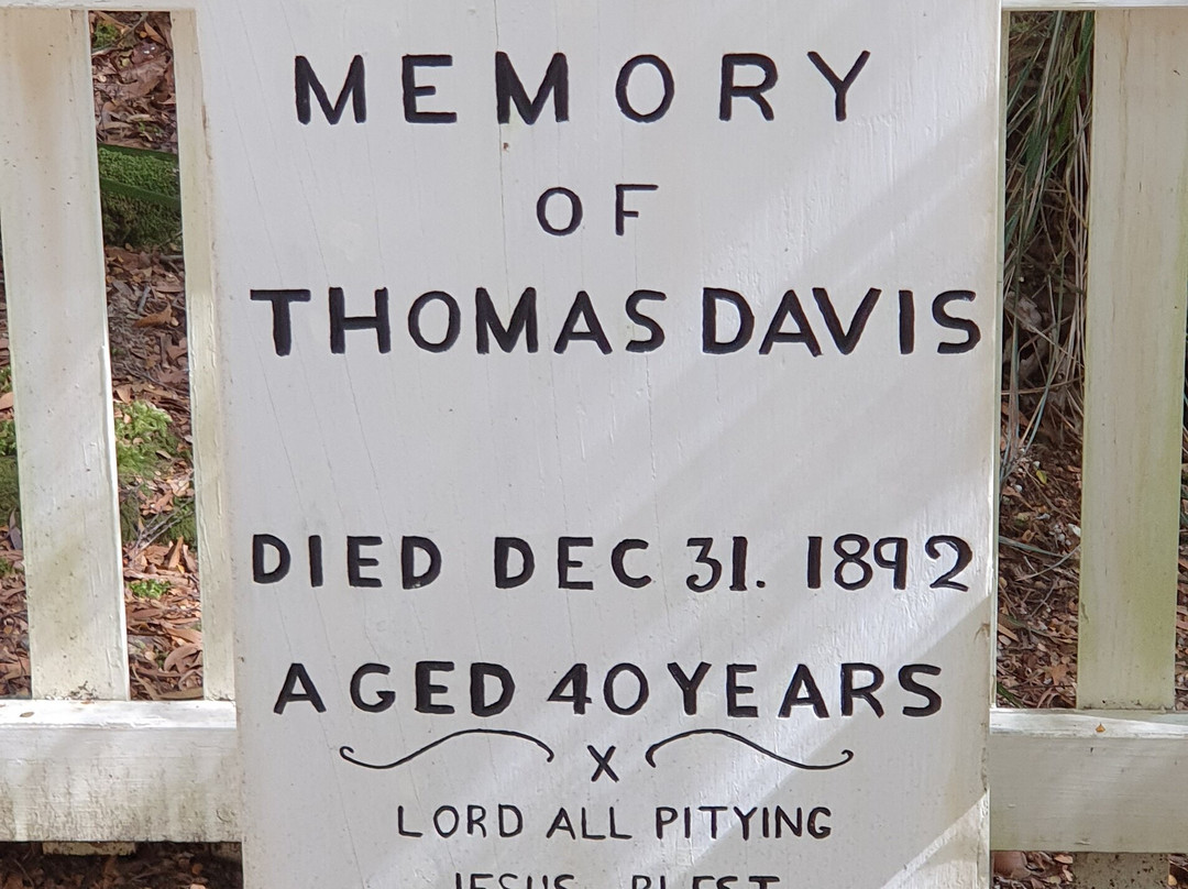 Pioneer Publicans Grave-Corinna必去景点