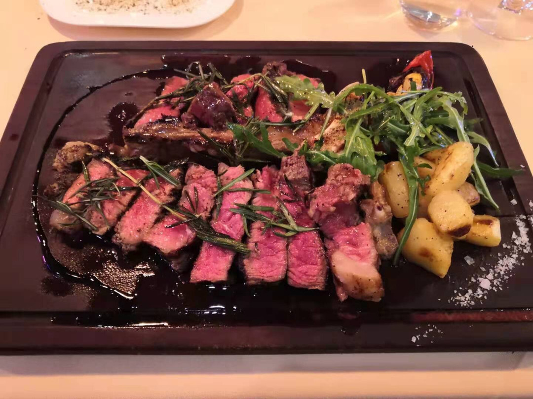 MOLO9 + Italian Bistro