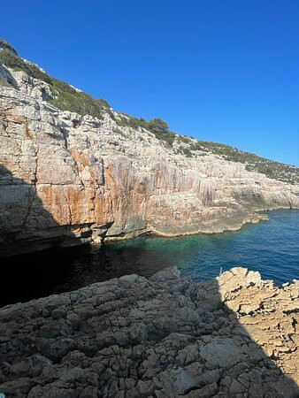 Odysseus Cave景点图片