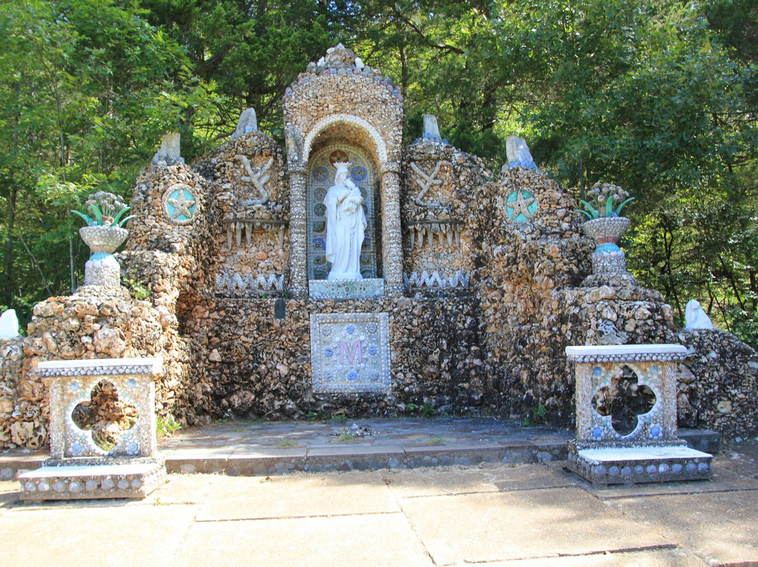 Black Madonna Shrine景点图片