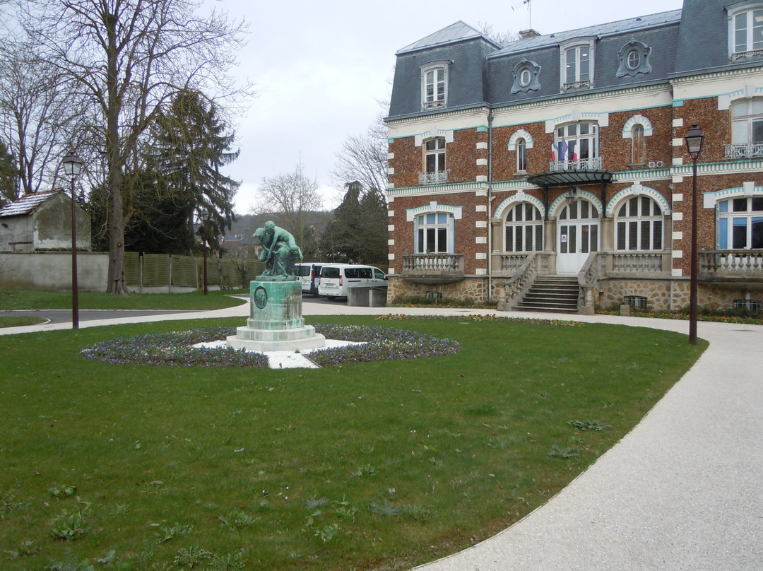 Monument à Raoul Larche景点图片