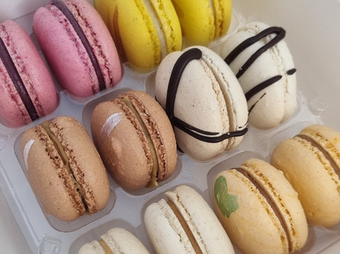Sweet Vanilla Macarons
