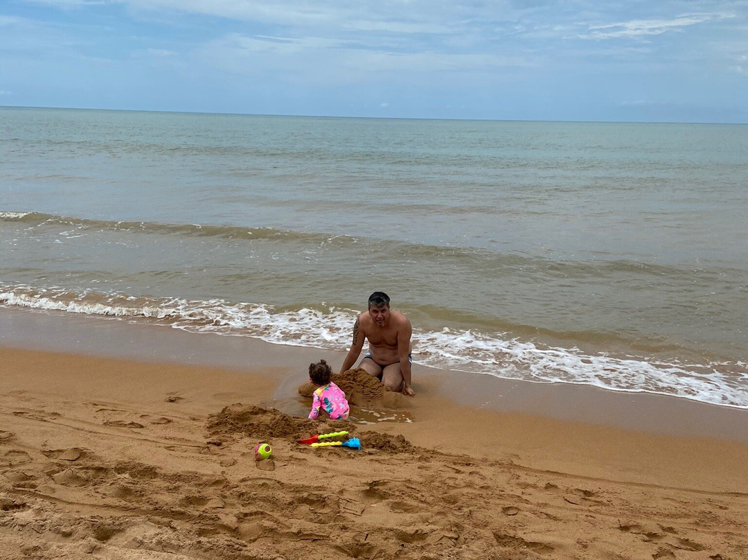 Praia de Manguinhos景点图片