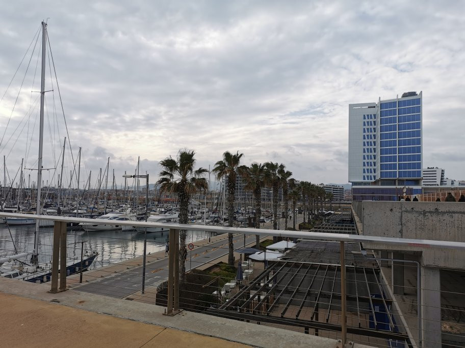Puerto De Badalona景点图片