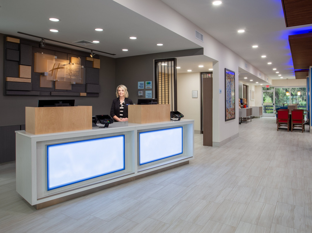 Holiday Inn Express & Suites DeLand South by IHG主图