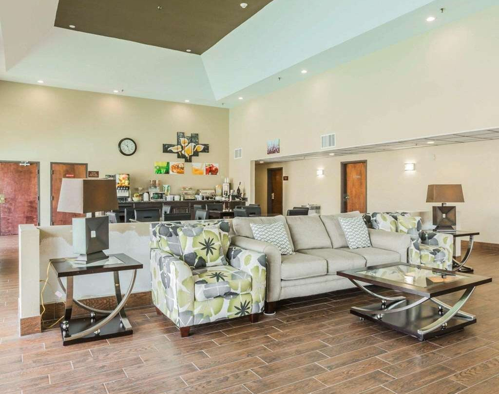 Quality Inn & Suites near Coliseum and Hwy 231 North主图