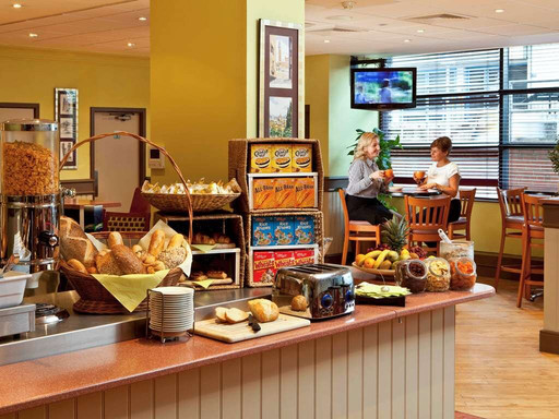 宜必思斯蒂夫尼奇中心酒店主图