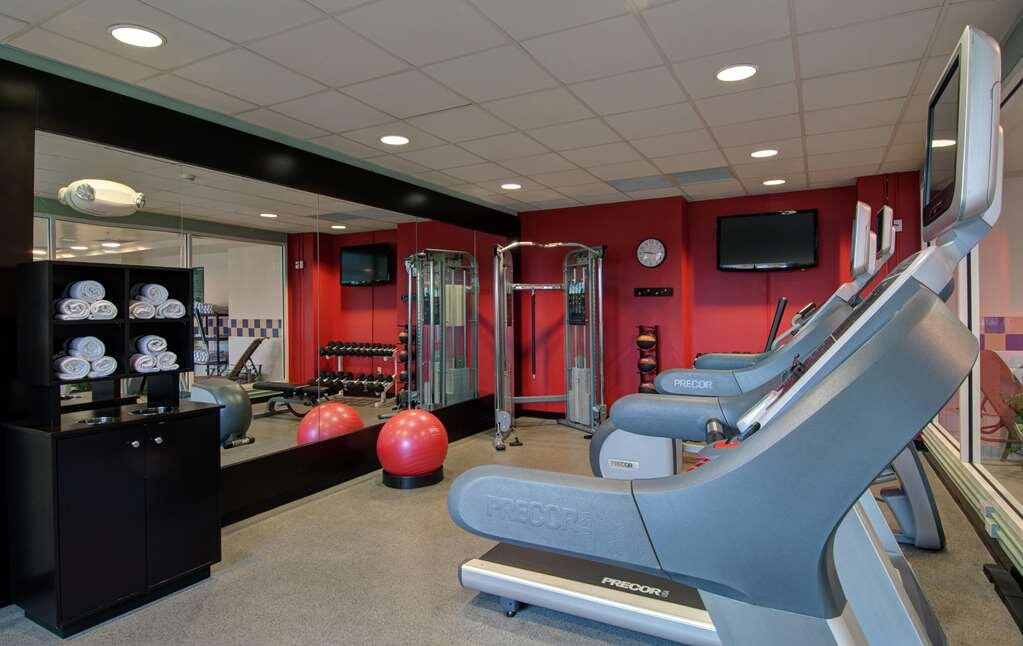 底特律大都会机场希尔顿花园酒店主图