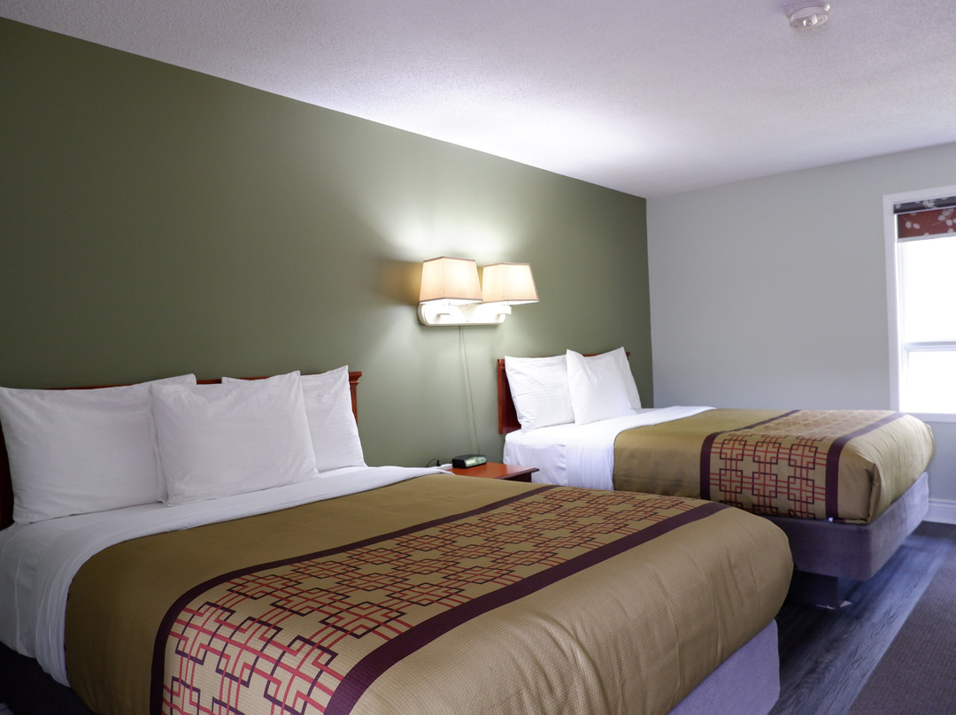 Deep River酒店住宿-Pine Motel