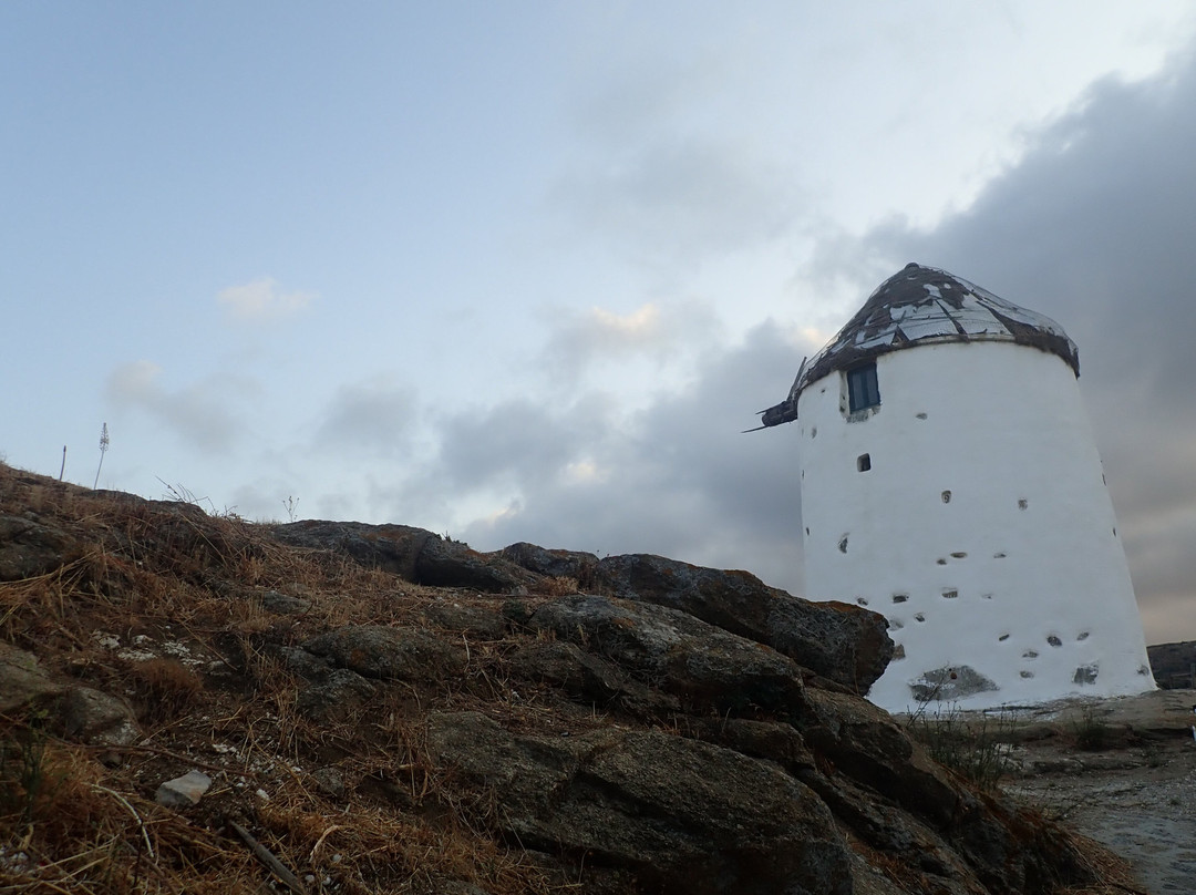 The Windmills at Tripodes景点图片