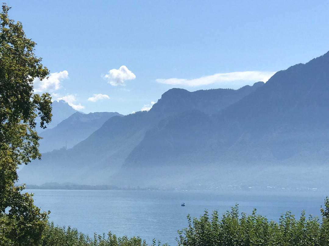 怡东大湖景酒店主图