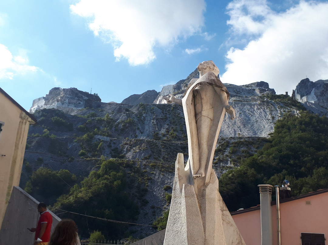 Monumento al Cavatore A Colonnata景点图片