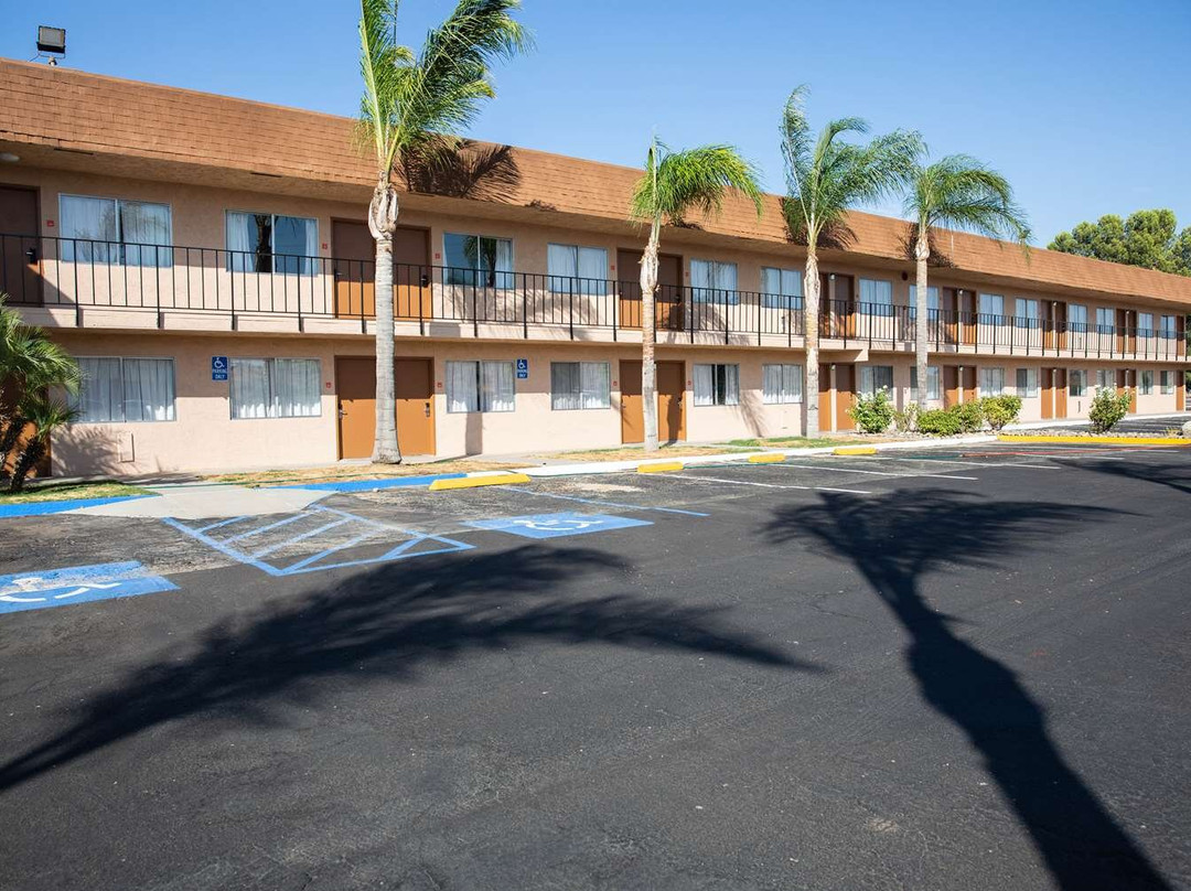 Buttonwillow Hotel主图