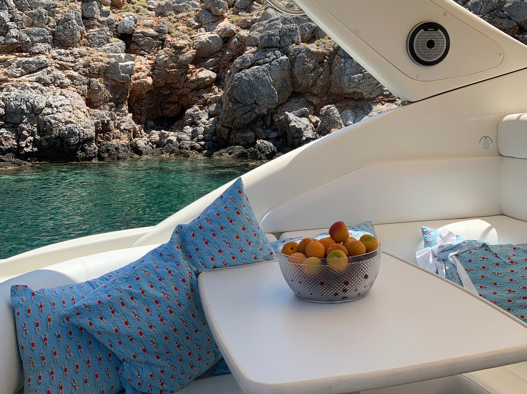 Tessera Yacht Cruises景点图片
