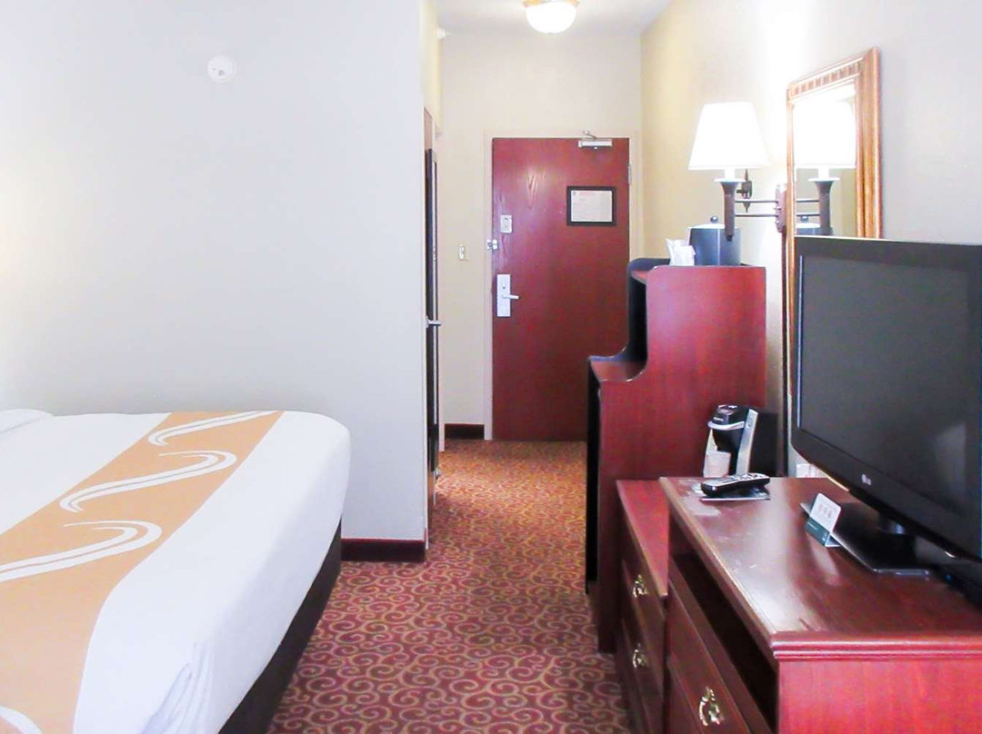 昆西希尔顿恒庭酒店主图