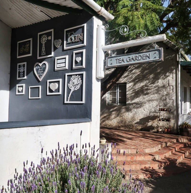 Over the Mountain Guest Farm主图